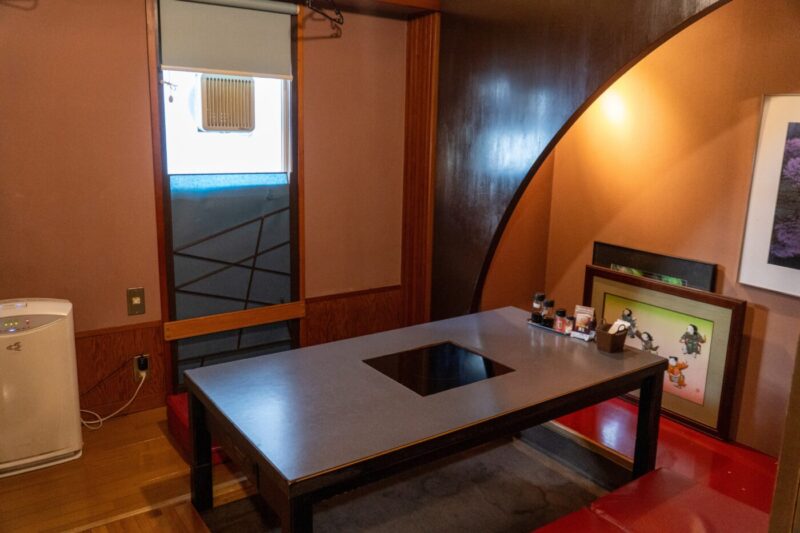 テーブル席／個室